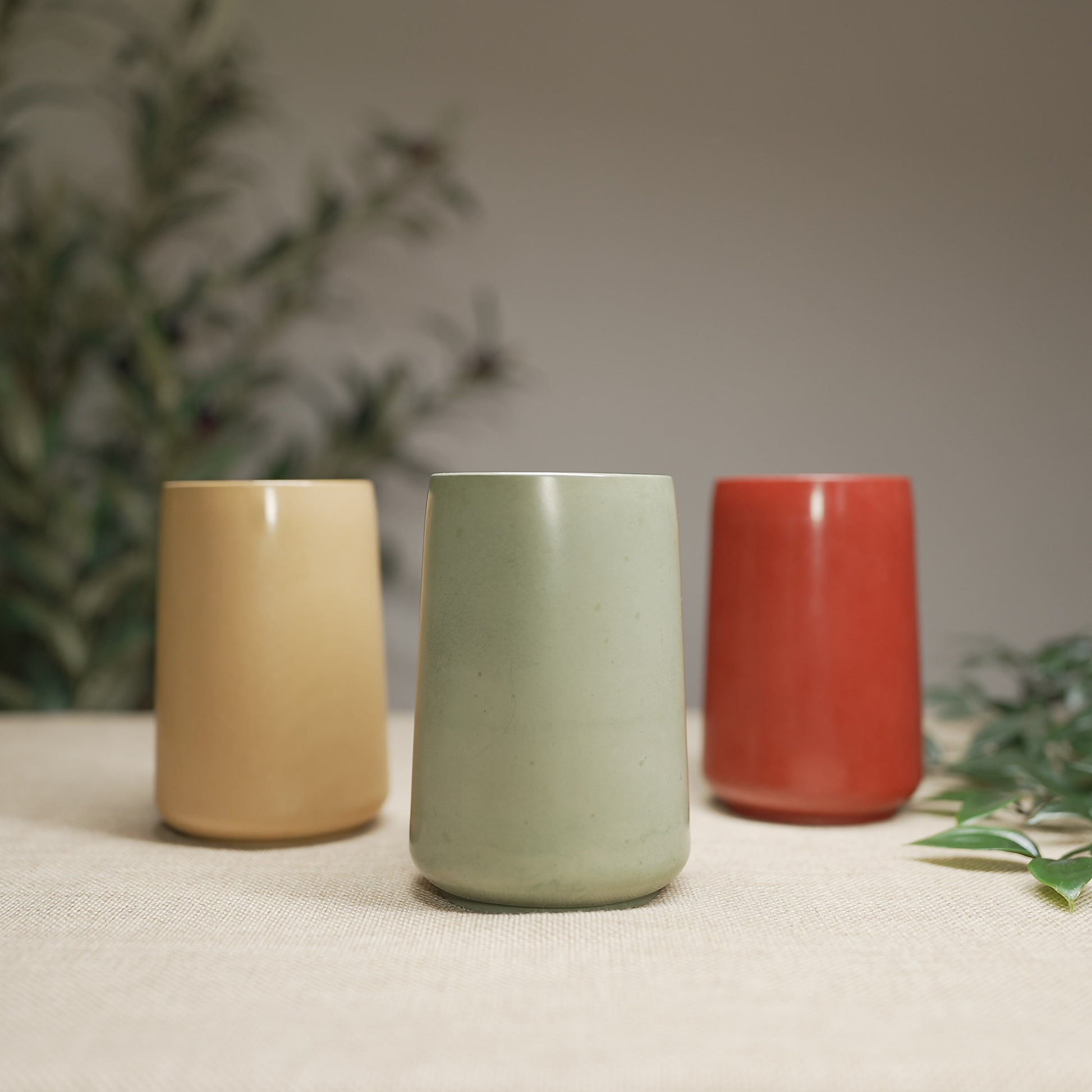 bordeauxrot, Olivengrün, sandbeige